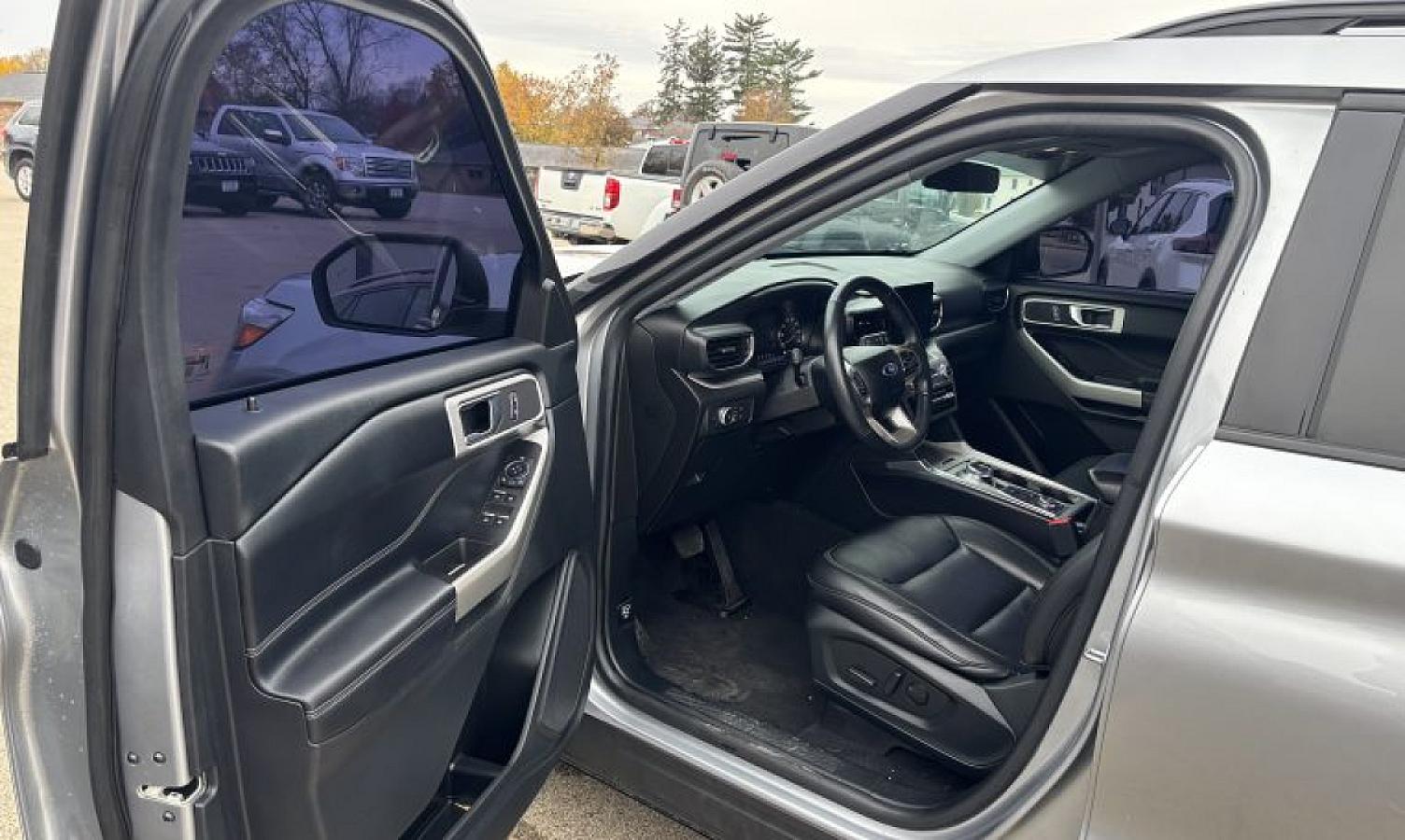 2021 Ford Explorer XLT 4WD - Image 6