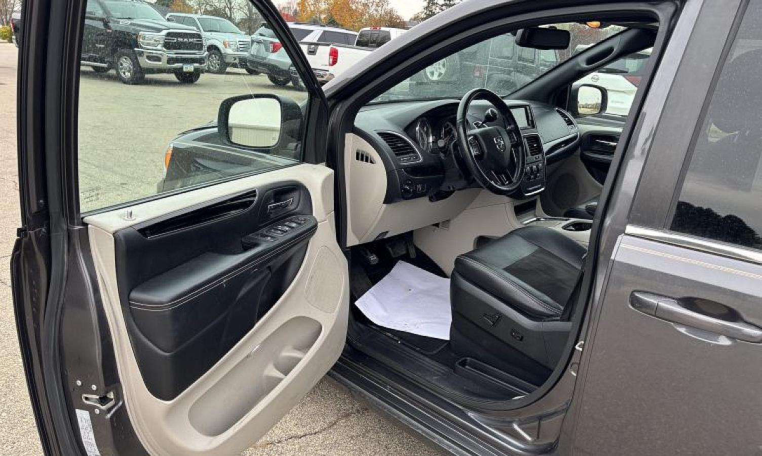 2019 Dodge Grand Caravan SXT - Image 5