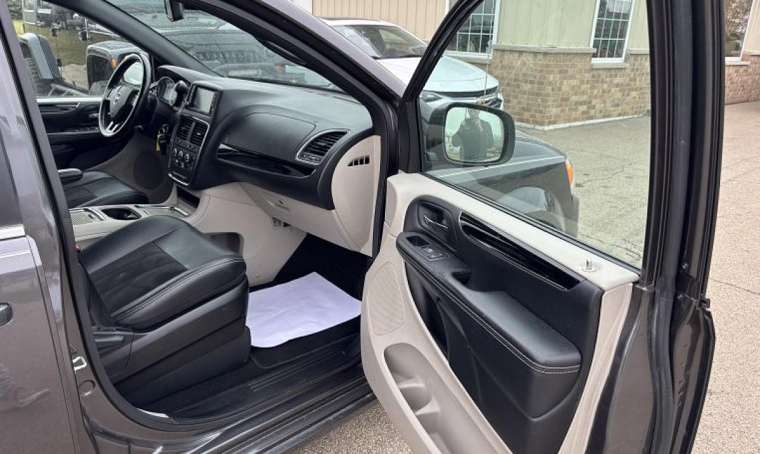 2019 Dodge Grand Caravan SXT - Image 14