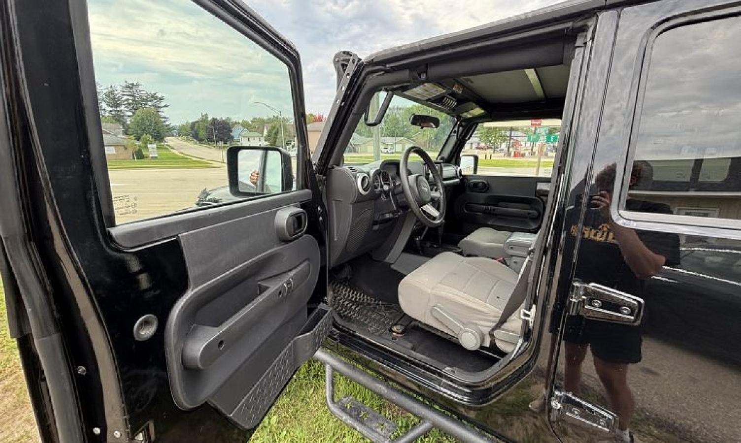 2008 Jeep Wrangler Unlimited Sahara - Image 5