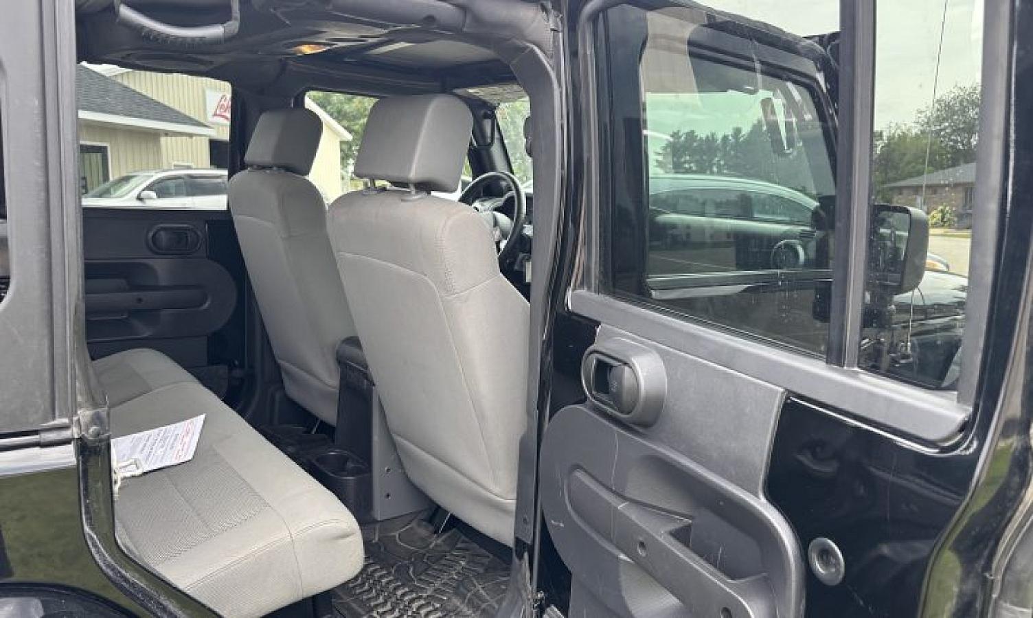 2008 Jeep Wrangler Unlimited Sahara - Image 13