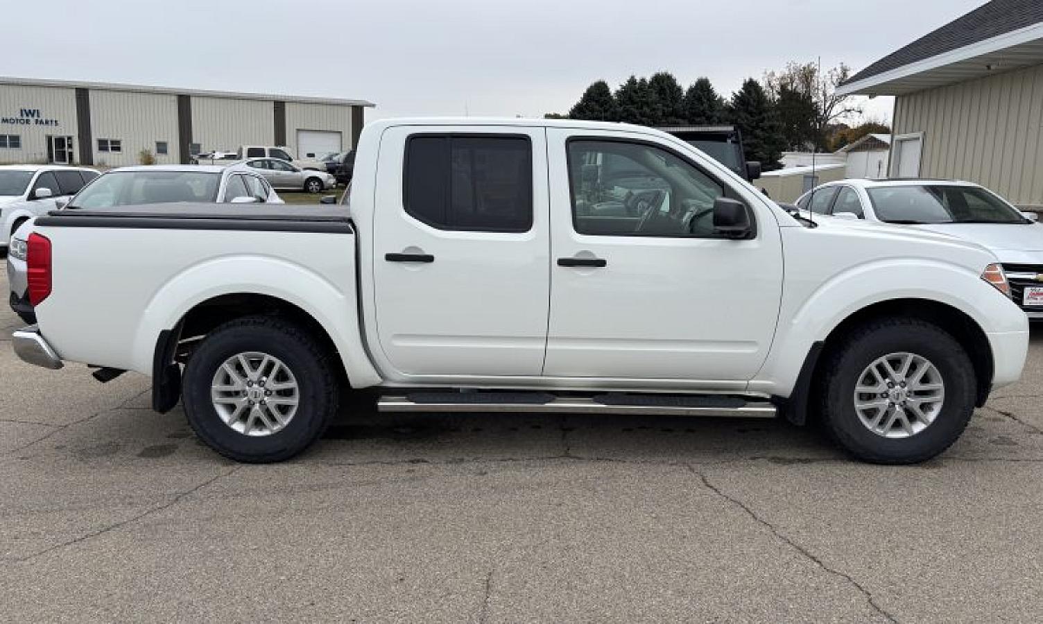 2017 Nissan Frontier SV 4x4 - Image 3
