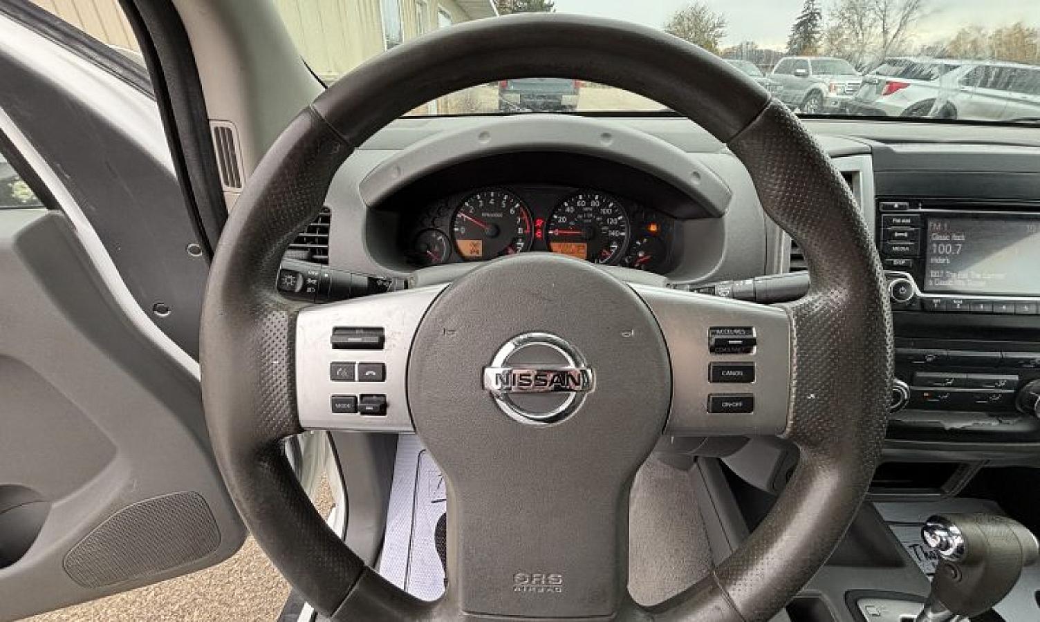 2017 Nissan Frontier SV 4x4 - Image 9