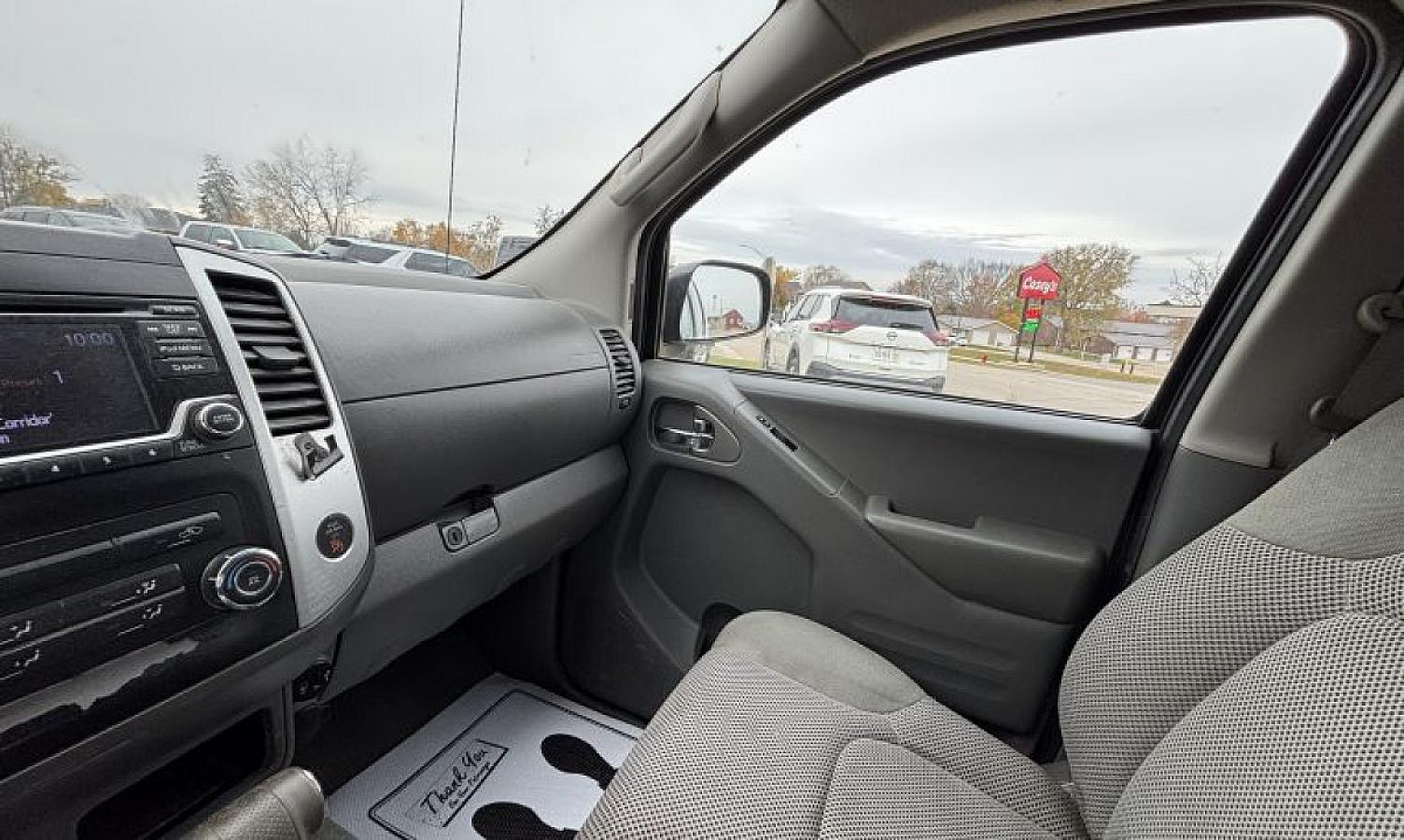 2017 Nissan Frontier SV 4x4 - Image 14