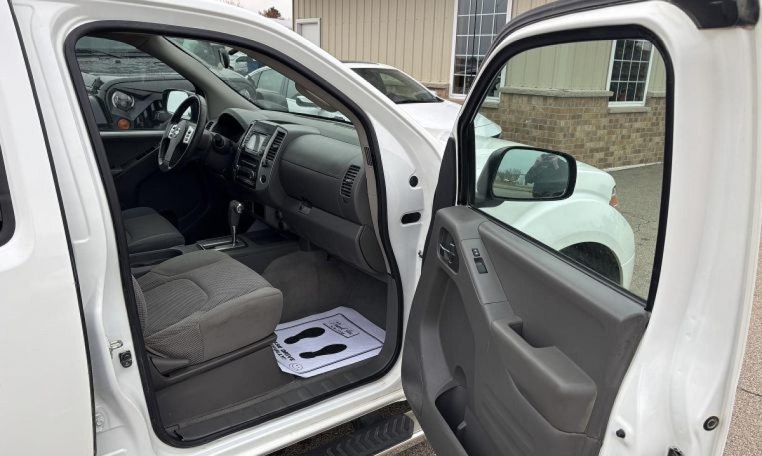 2017 Nissan Frontier SV 4x4 - Image 15