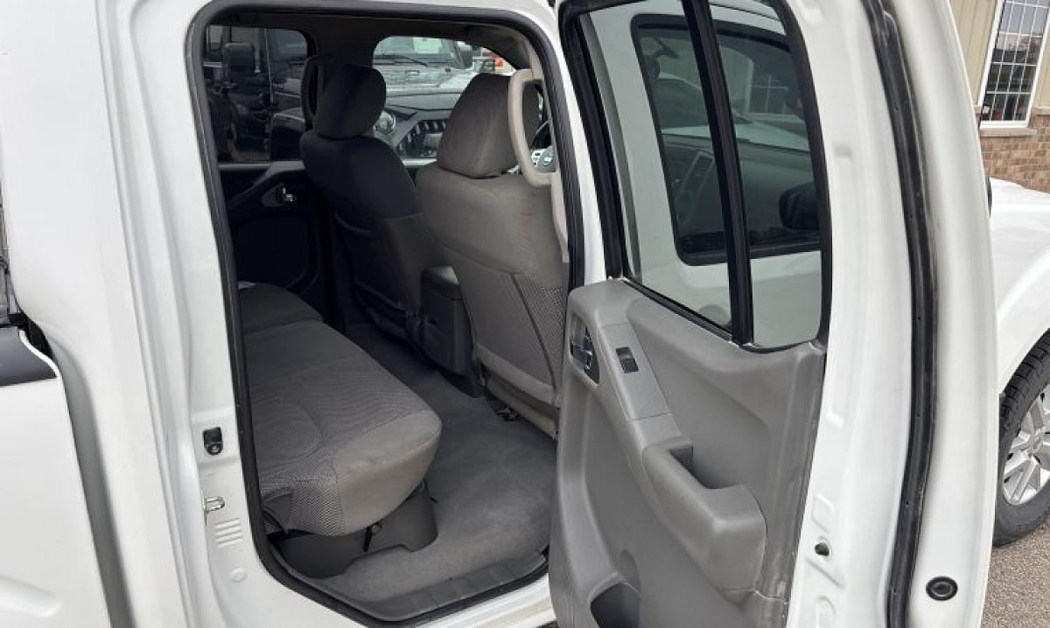 2017 Nissan Frontier SV 4x4 - Image 16