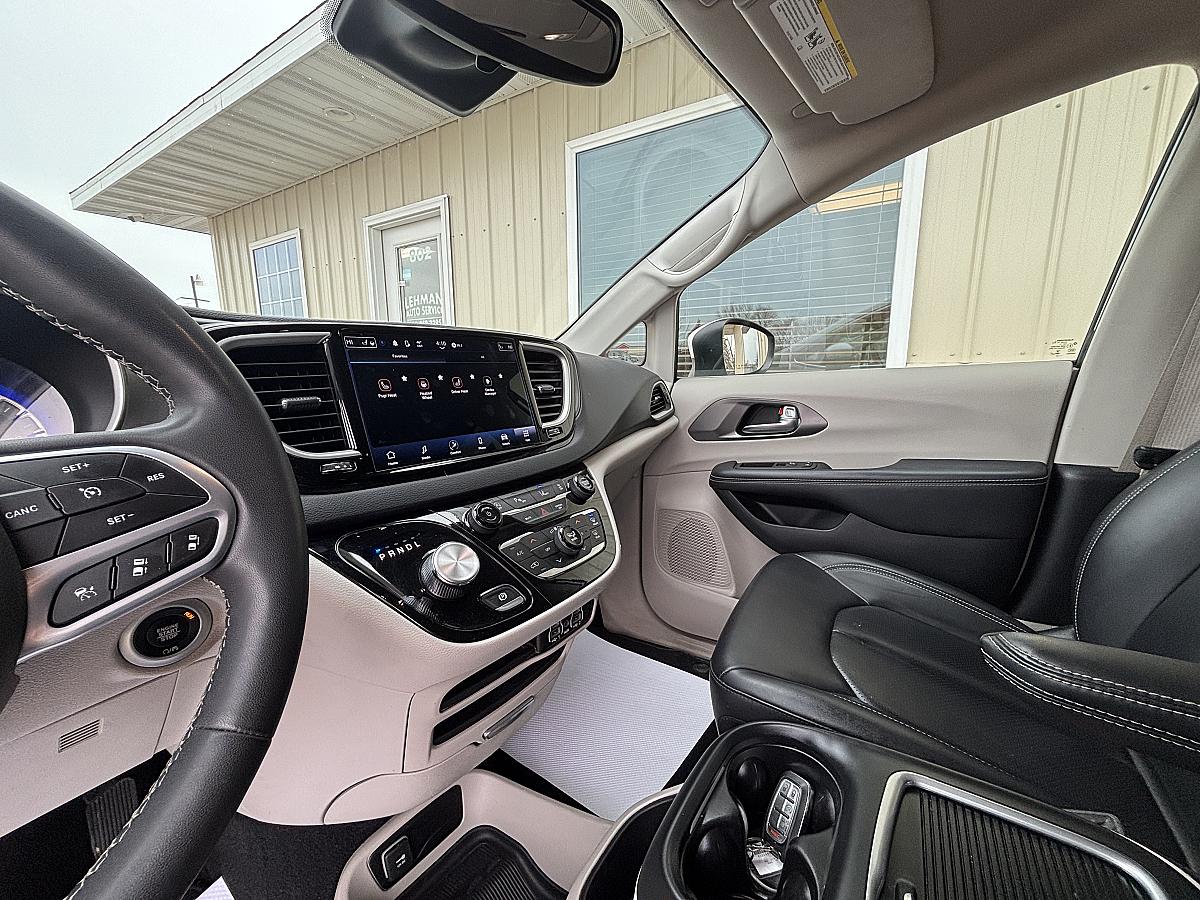 2019 Chrysler Pacifica Touring L - Image 4