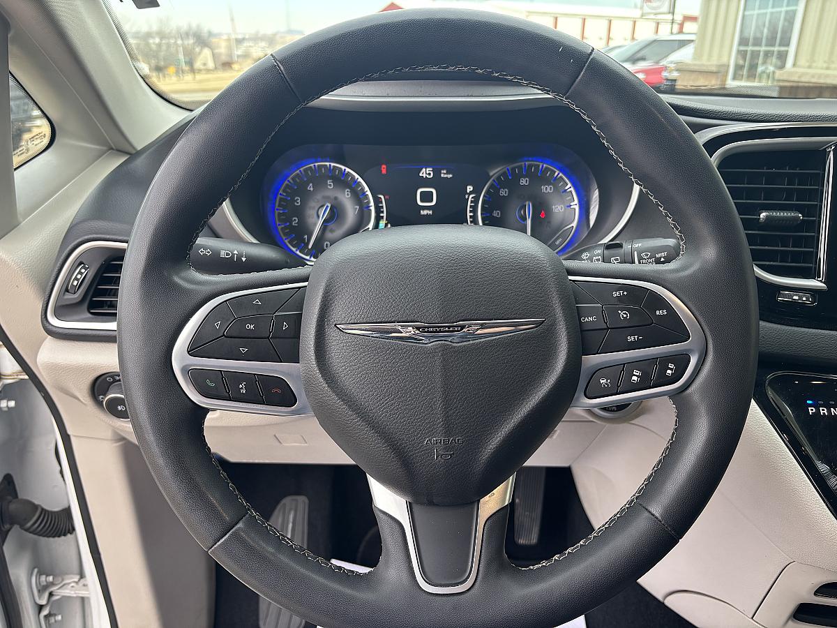 2019 Chrysler Pacifica Touring L - Image 12