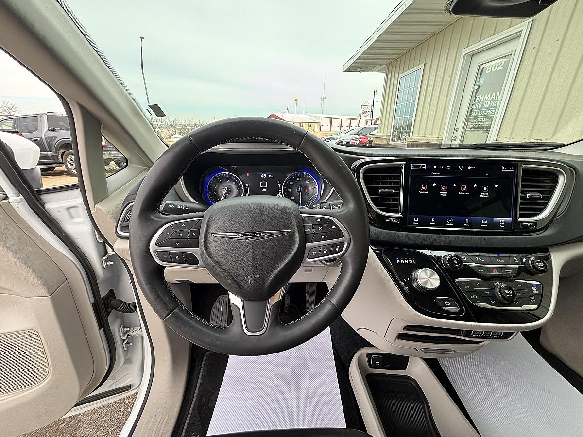 2019 Chrysler Pacifica Touring L - Image 13