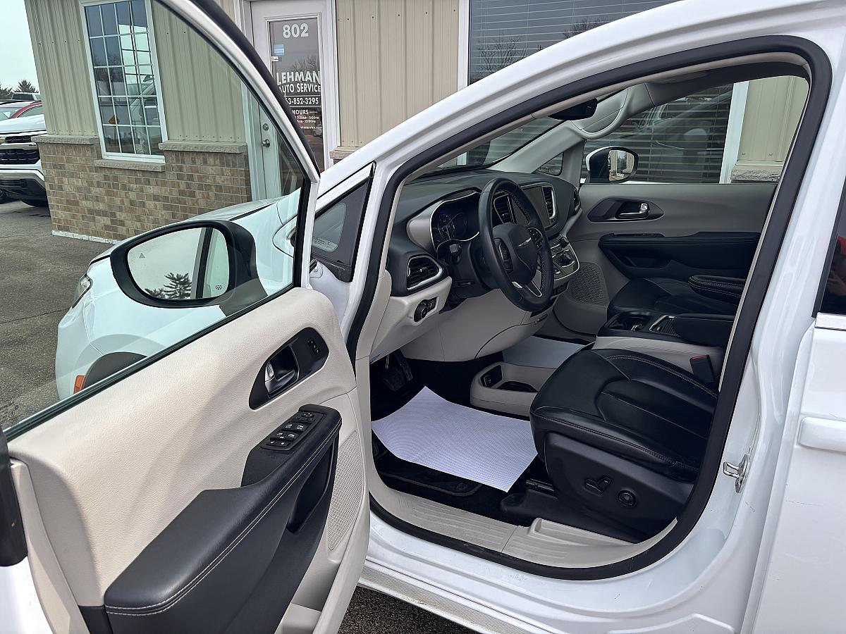 2019 Chrysler Pacifica Touring L - Image 14