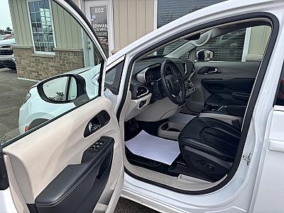 2019 Chrysler Pacifica Touring L - Thumbnail 14