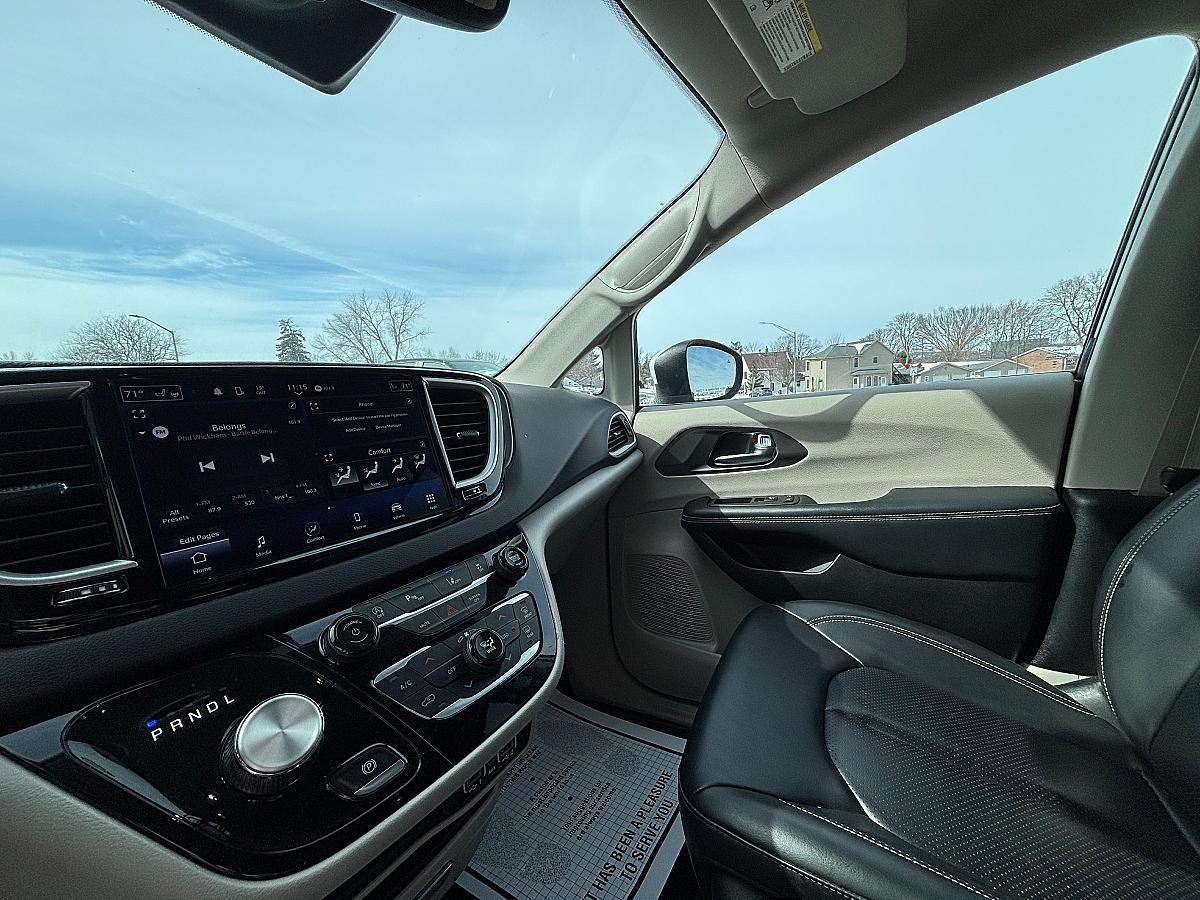 2023 Chrysler Pacifica Touring L - Image 5