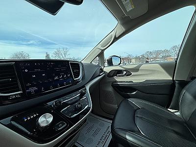 2023 Chrysler Pacifica Touring L - Thumbnail 5