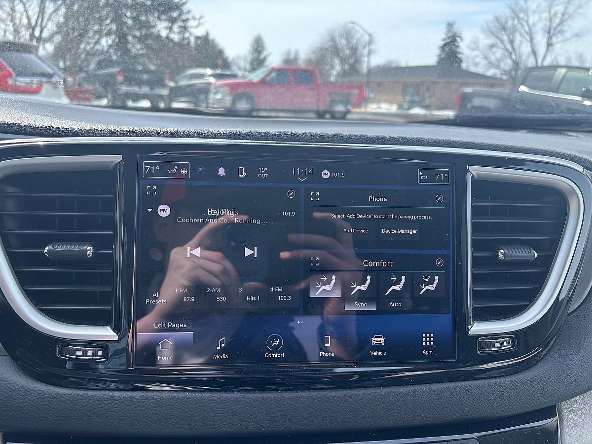 2023 Chrysler Pacifica Touring L - Image 6