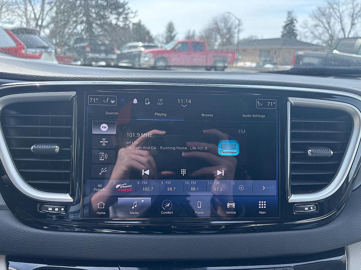 2023 Chrysler Pacifica Touring L - Image 7