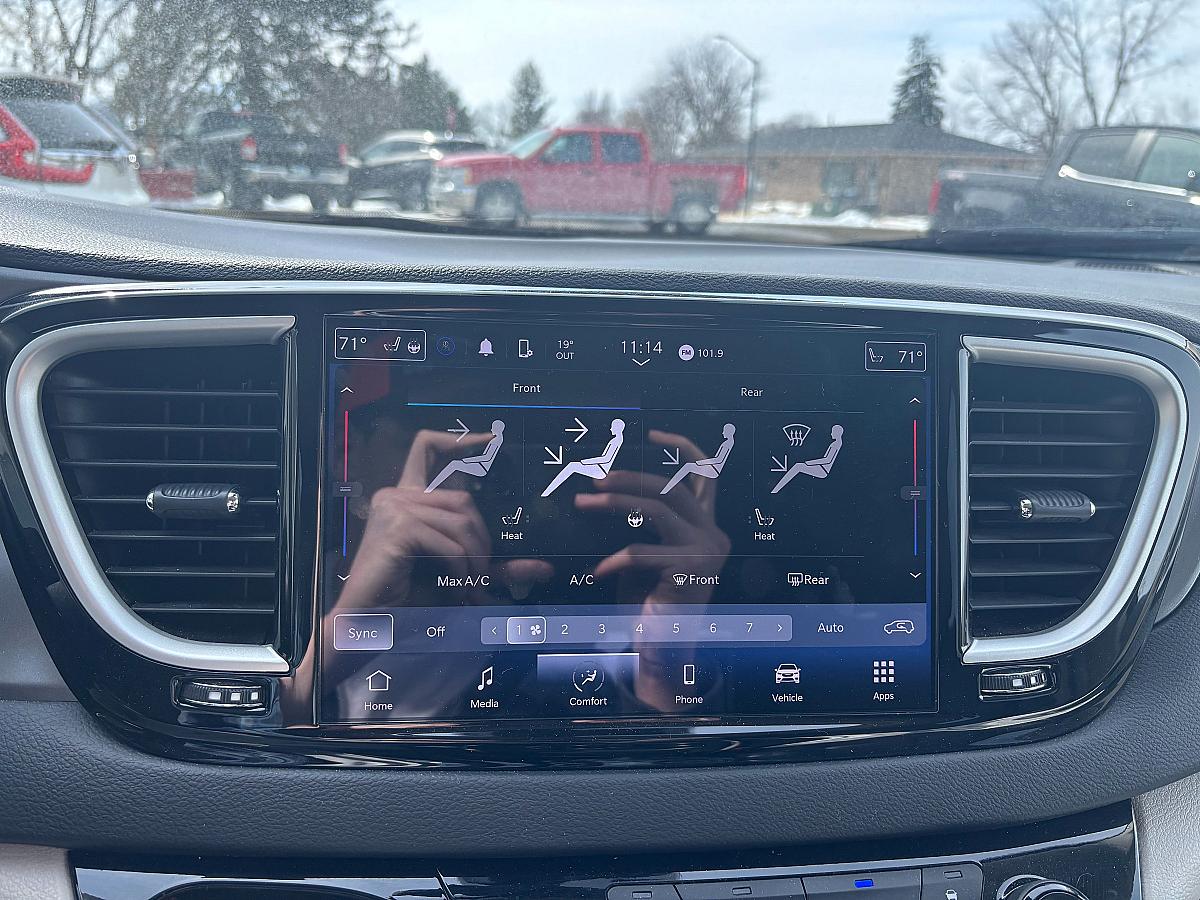 2023 Chrysler Pacifica Touring L - Image 8