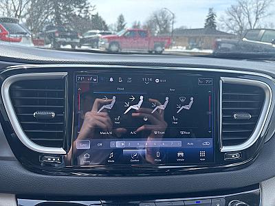 2023 Chrysler Pacifica Touring L - Thumbnail 8