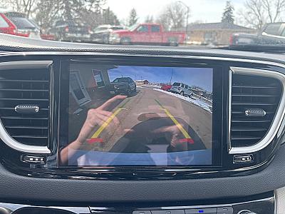 2023 Chrysler Pacifica Touring L - Thumbnail 9