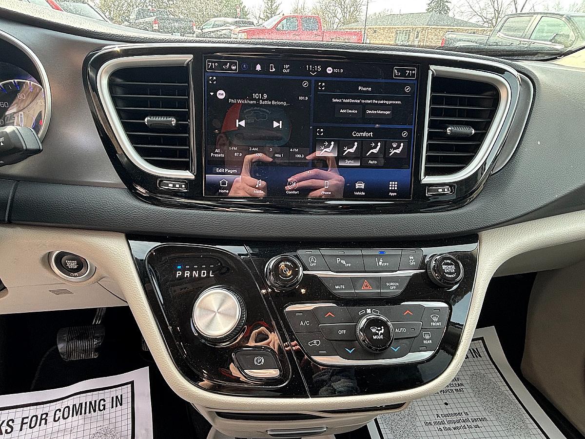 2023 Chrysler Pacifica Touring L - Image 10