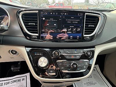 2023 Chrysler Pacifica Touring L - Thumbnail 10