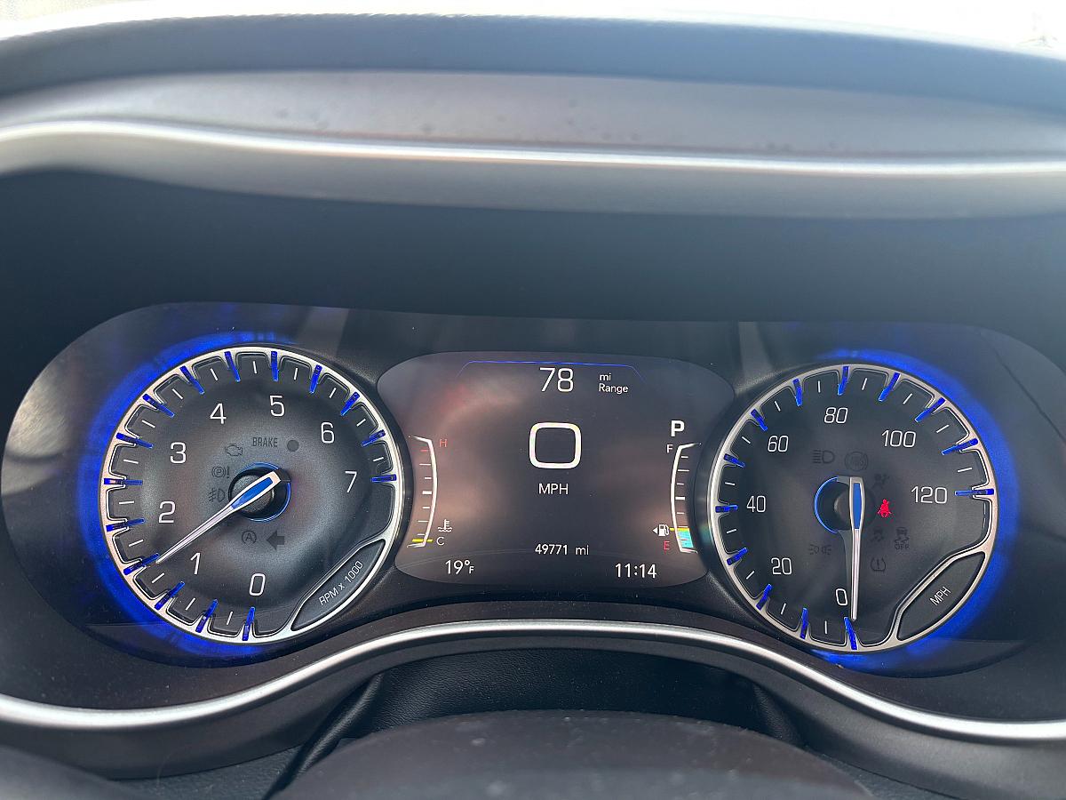 2023 Chrysler Pacifica Touring L - Image 11