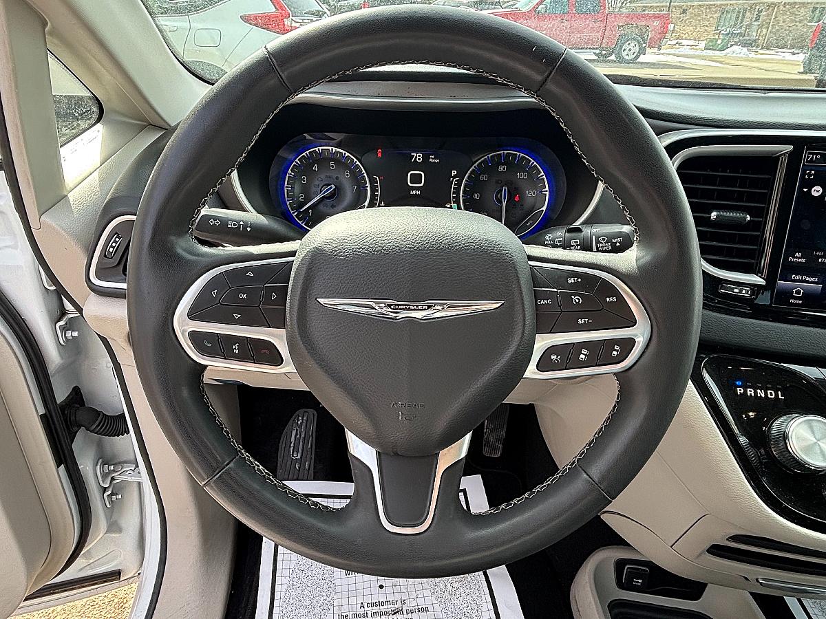 2023 Chrysler Pacifica Touring L - Image 12