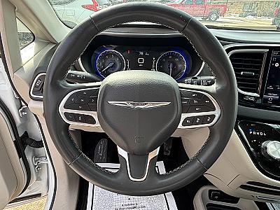 2023 Chrysler Pacifica Touring L - Thumbnail 12