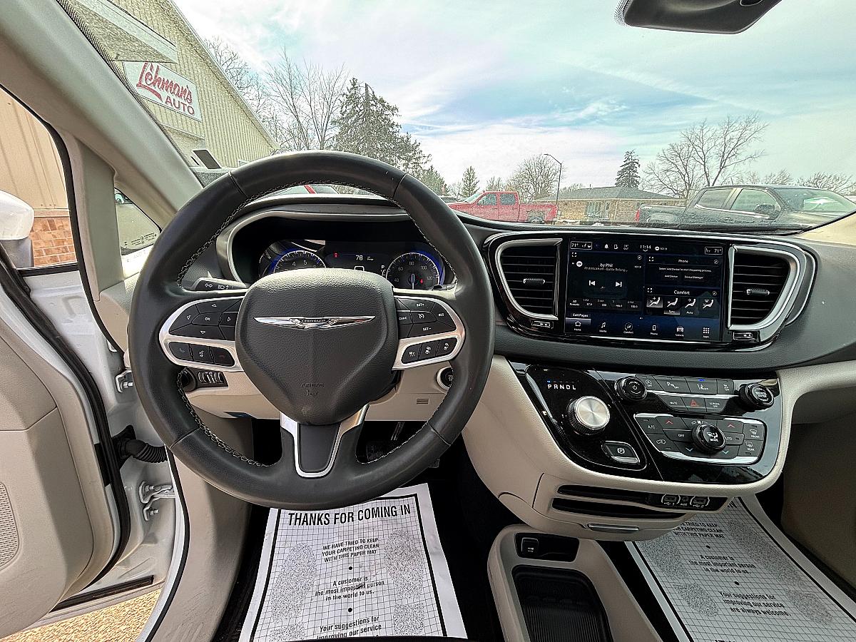 2023 Chrysler Pacifica Touring L - Image 13