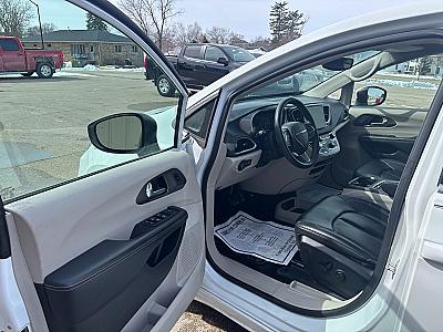 2023 Chrysler Pacifica Touring L - Thumbnail 14