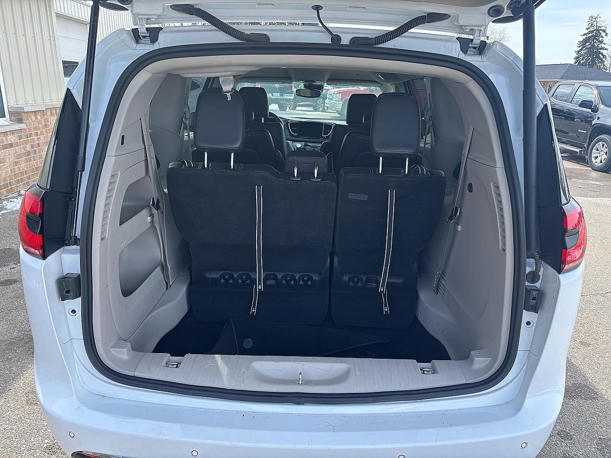 2023 Chrysler Pacifica Touring L - Image 15
