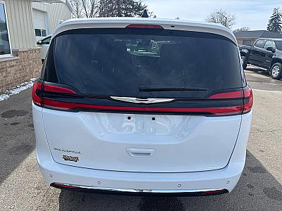 2023 Chrysler Pacifica Touring L - Thumbnail 16