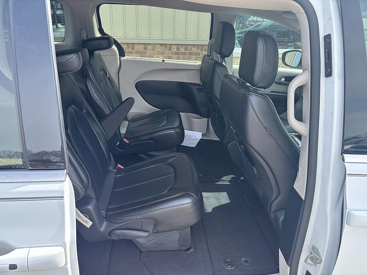 2023 Chrysler Pacifica Touring L - Image 17