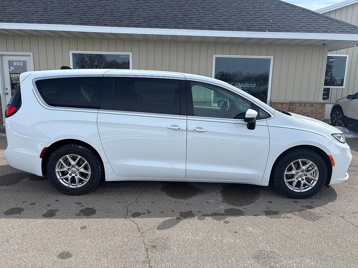 2023 Chrysler Pacifica Touring L - Image 18