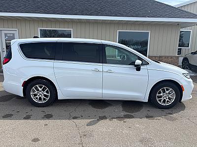 2023 Chrysler Pacifica Touring L - Thumbnail 18