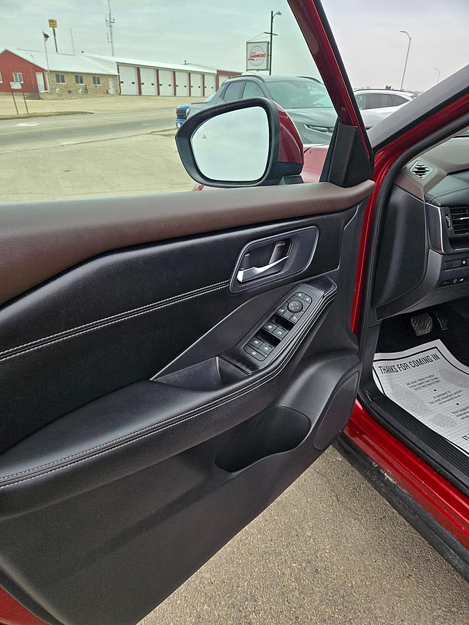 2023 Nissan Rogue AWD  SV - Image 7