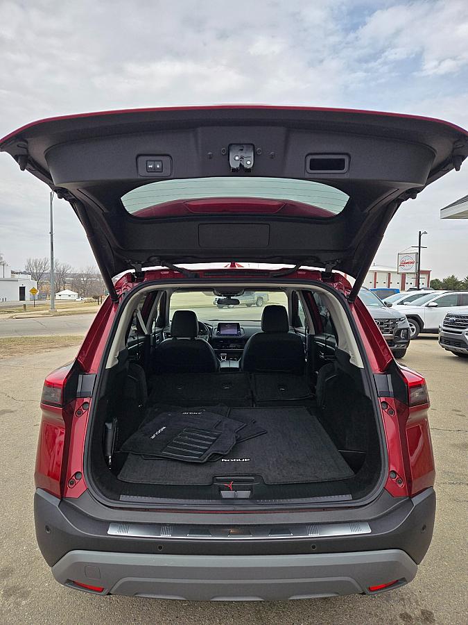 2023 Nissan Rogue AWD  SV - Image 16