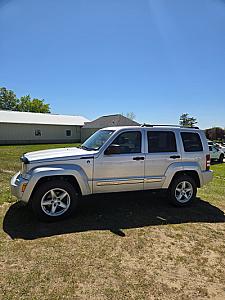 2010 Jeep Liberty - Thumbnail 3