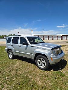 2010 Jeep Liberty - Thumbnail 2