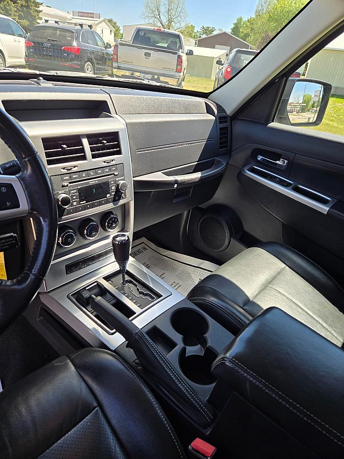 2010 Jeep Liberty - Image 11