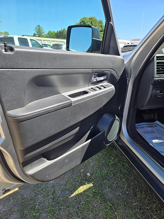 2010 Jeep Liberty - Image 12