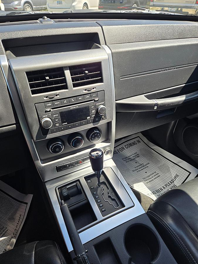 2010 Jeep Liberty - Image 13
