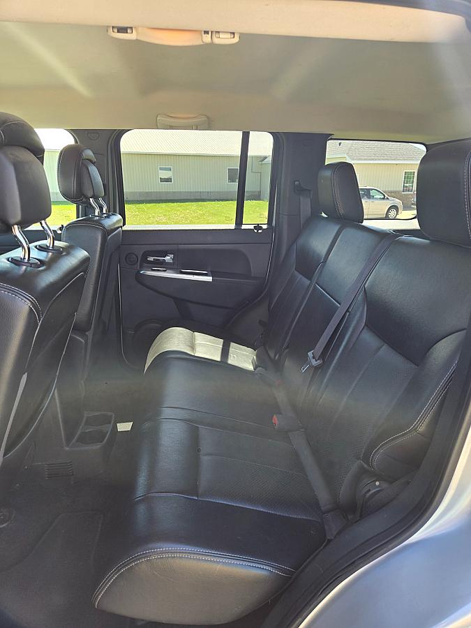 2010 Jeep Liberty - Image 15