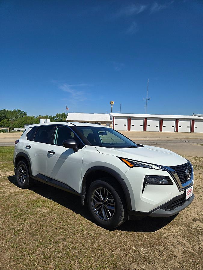 2023 Nissan Rogue - Image 4