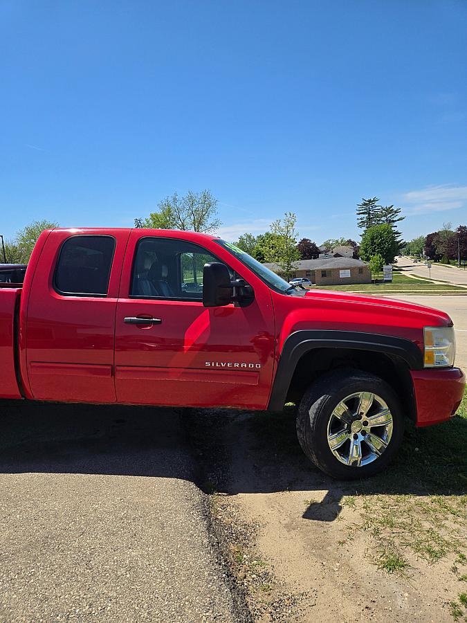 2011 Chevrolet Silverado 1500 LT - Image 3