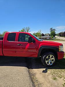 2011 Chevrolet Silverado 1500 LT - Thumbnail 3