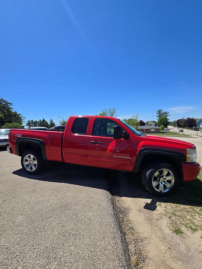 2011 Chevrolet Silverado 1500 LT - Image 4