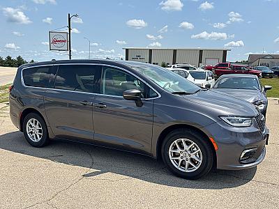 2023 Chrysler Pacifica Touring - Thumbnail 1