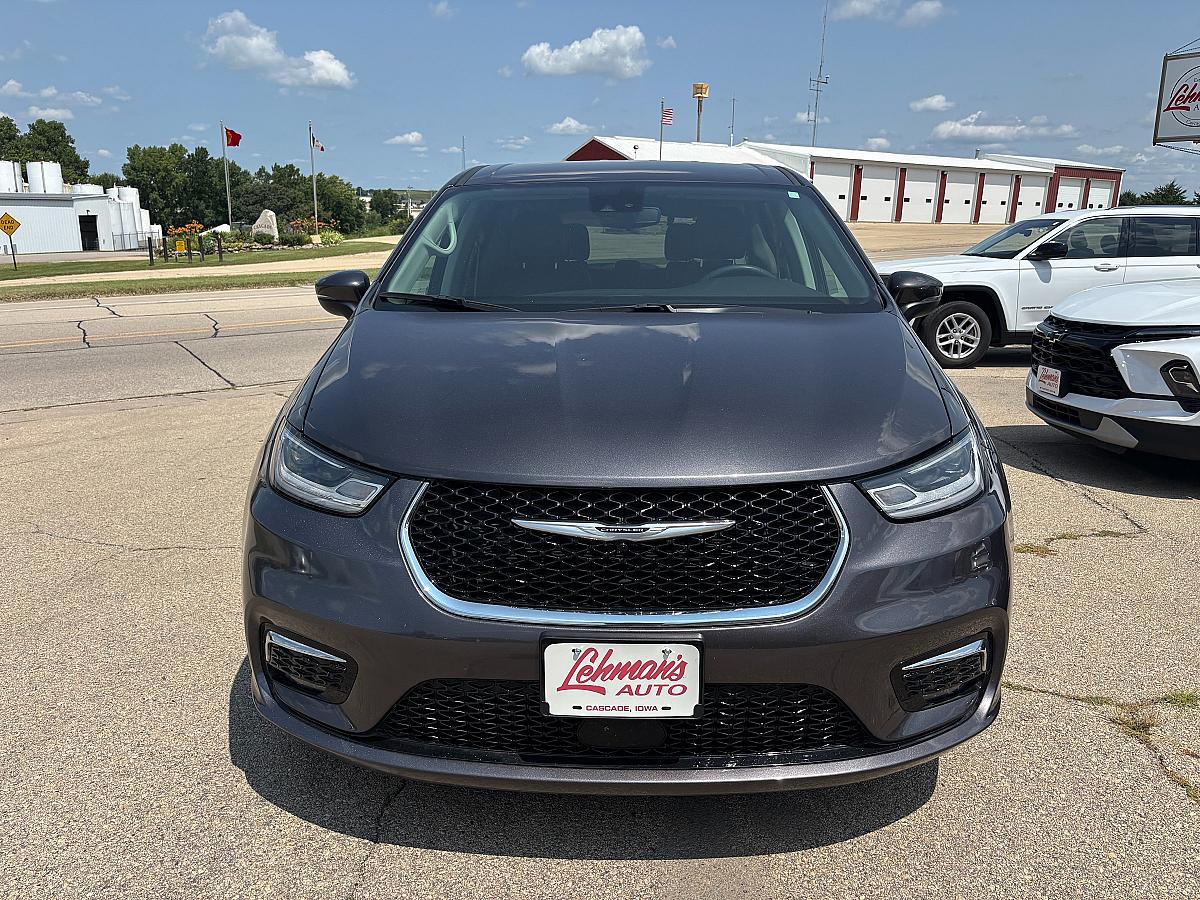 2023 Chrysler Pacifica Touring - Image 2