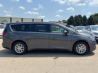 2023 Chrysler Pacifica Touring - Thumbnail 3