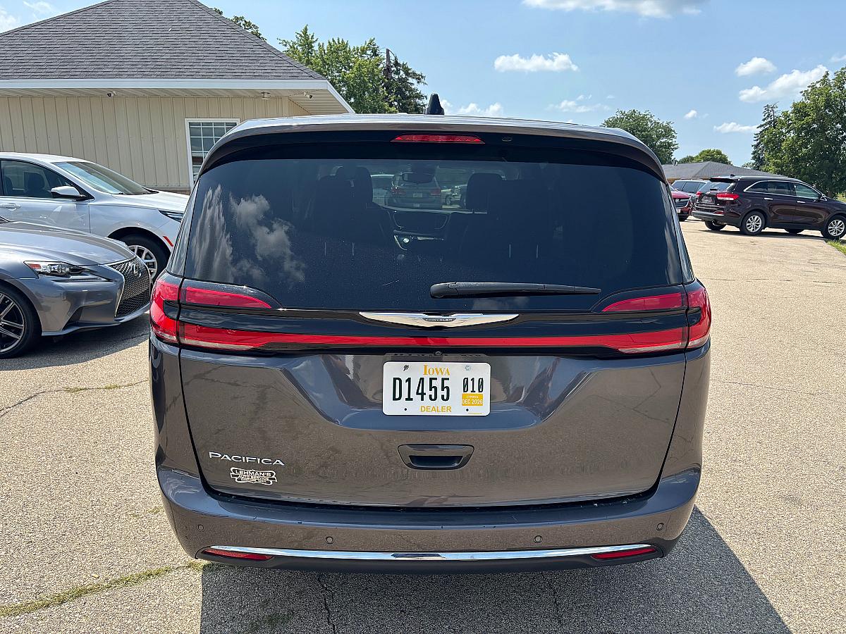 2023 Chrysler Pacifica Touring - Image 4